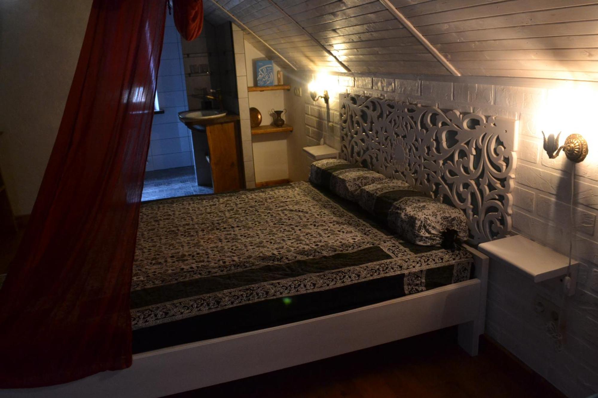 Romantic Guest House Kamyanets-Podilski Dış mekan fotoğraf